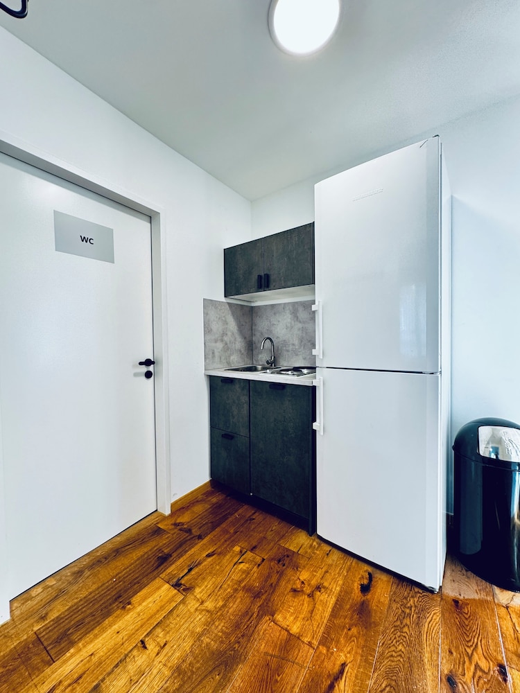 Comfortable Room Near Kaufpark Alterlaa