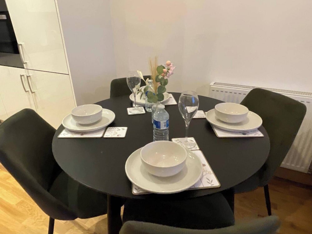 Dartford Apartment - Sleeps 3 - Central Stay