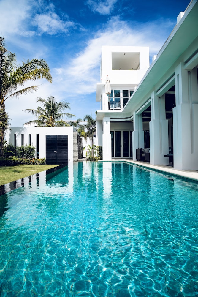 Hollywood Pool Villa Jomtien Pattaya
