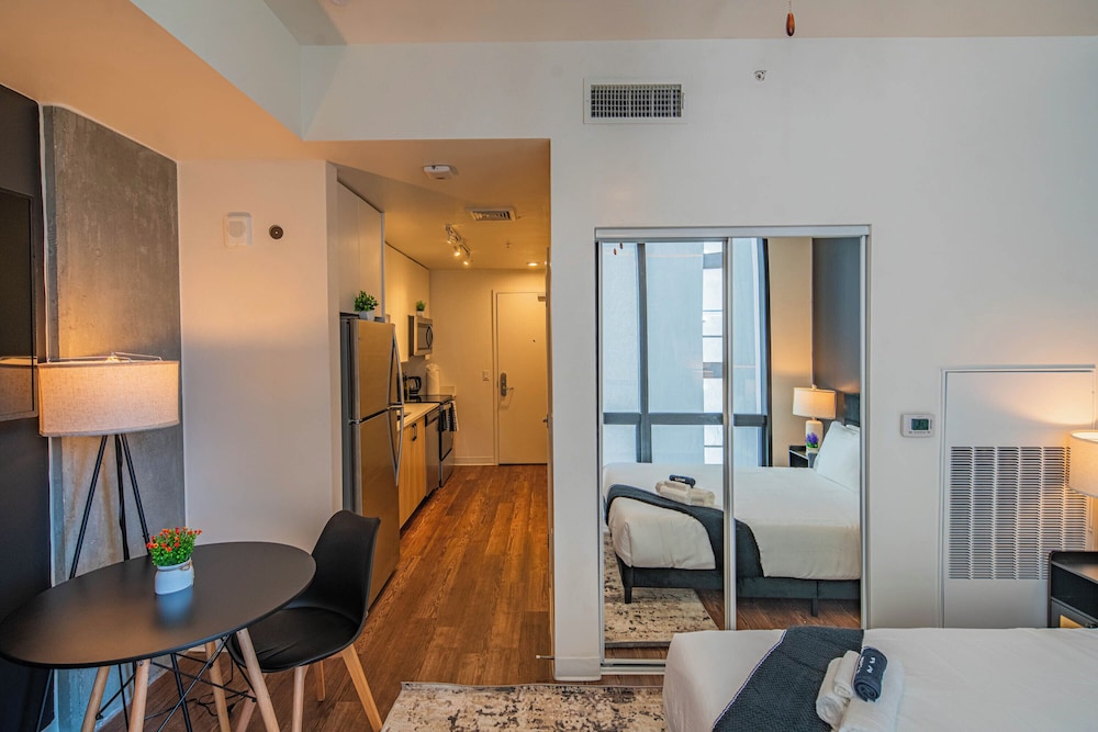 ROVE LIVING/KB - Joy on 4th