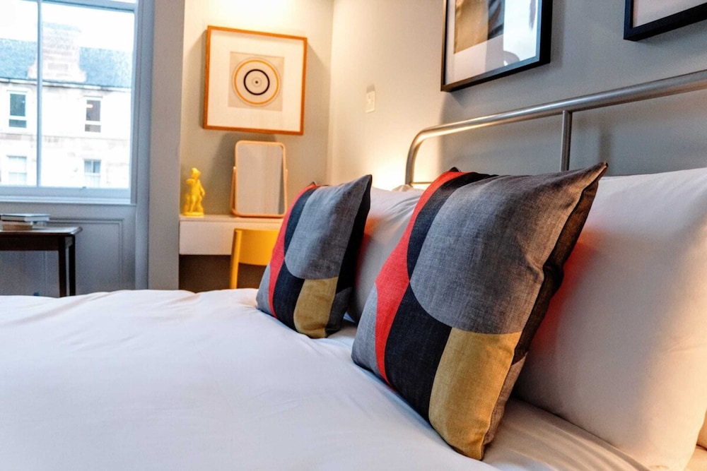 Stylish Apartment in Edinburgh's New Town