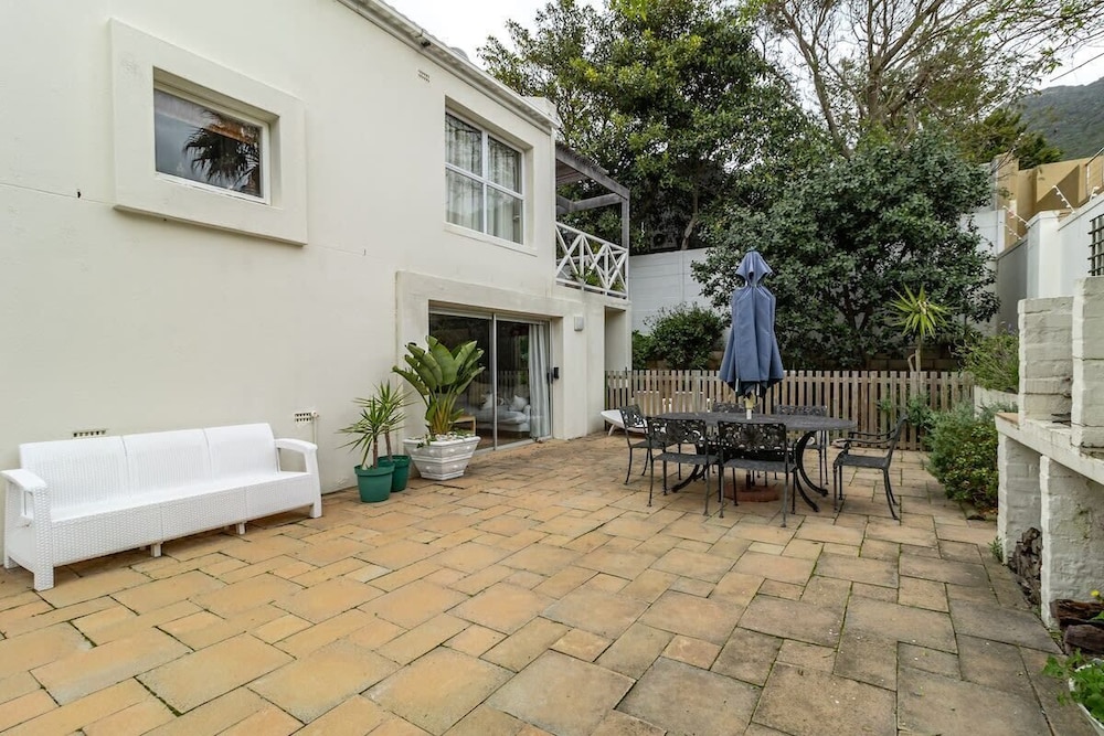 3 Bedroom Family Home - Houtbay