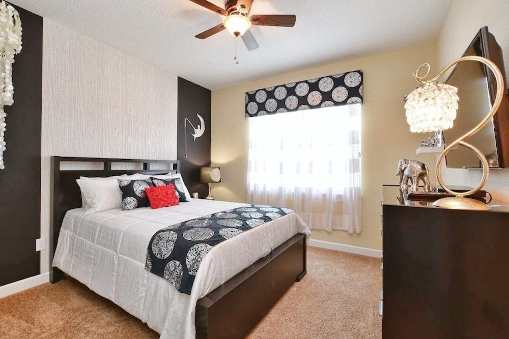 Florida Dreaming 6 Bedroom Home