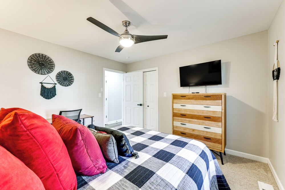 Family Friendly: Chic Retreat in Rocky Mount!