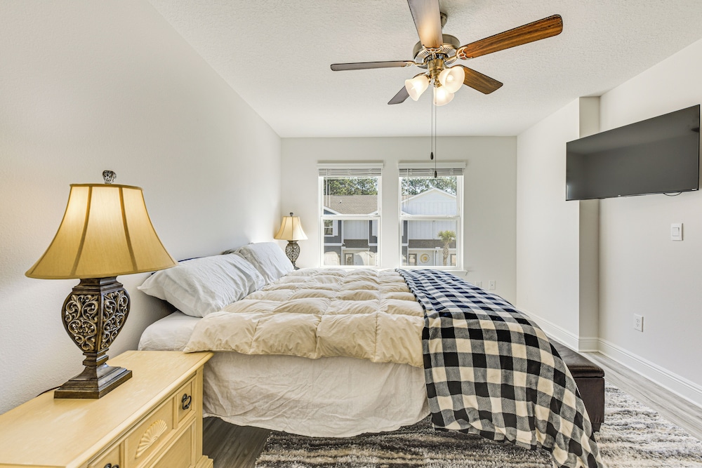 4 Mi to Santa Rosa Golf & Beach Club: Modern Home