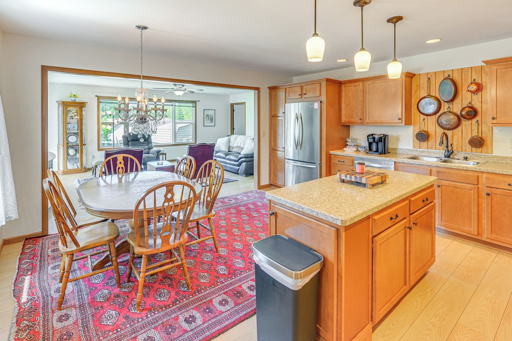 Wfh-friendly Columbiana Vacation Rental w/ Deck! view 2