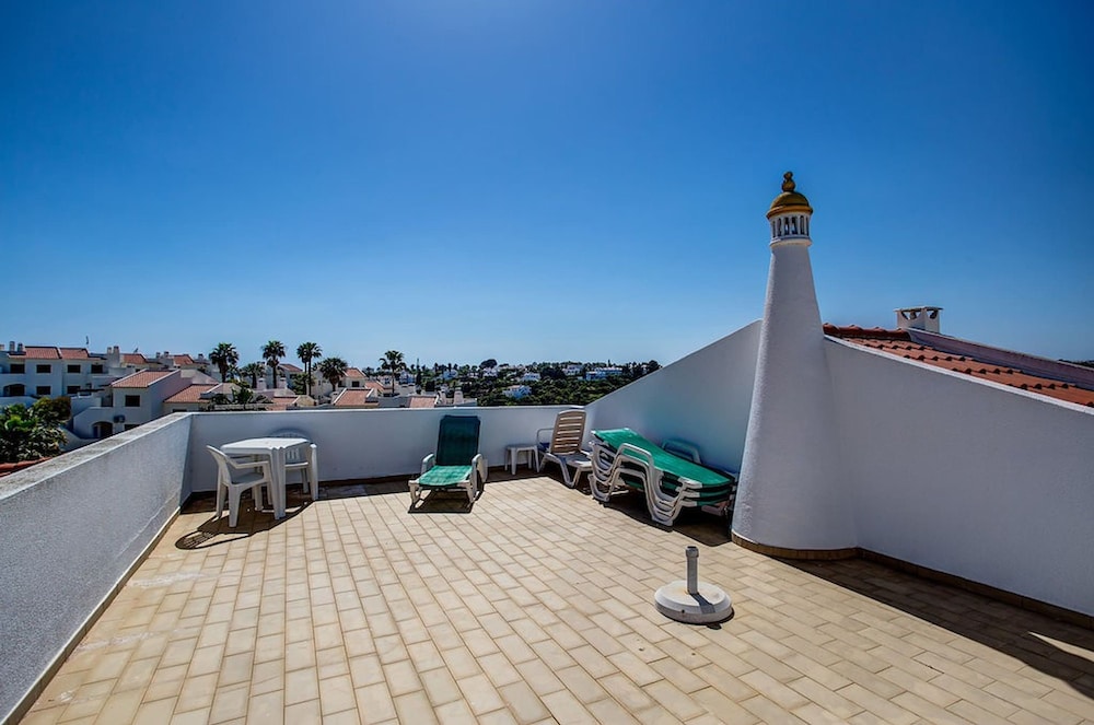 Apartment Oleander Excellent Townhouse in Carvoe