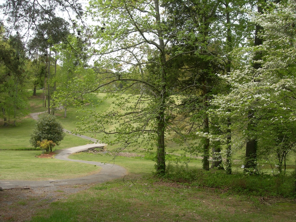 Baneberry Golf and Resort