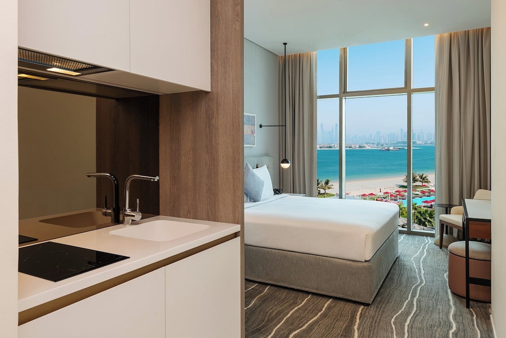 Th8 Palm Dubai Beach Resort, Vignette Collection by IHG