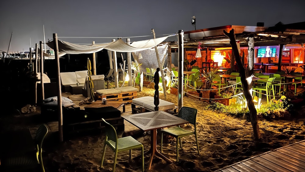 Food & Beverage