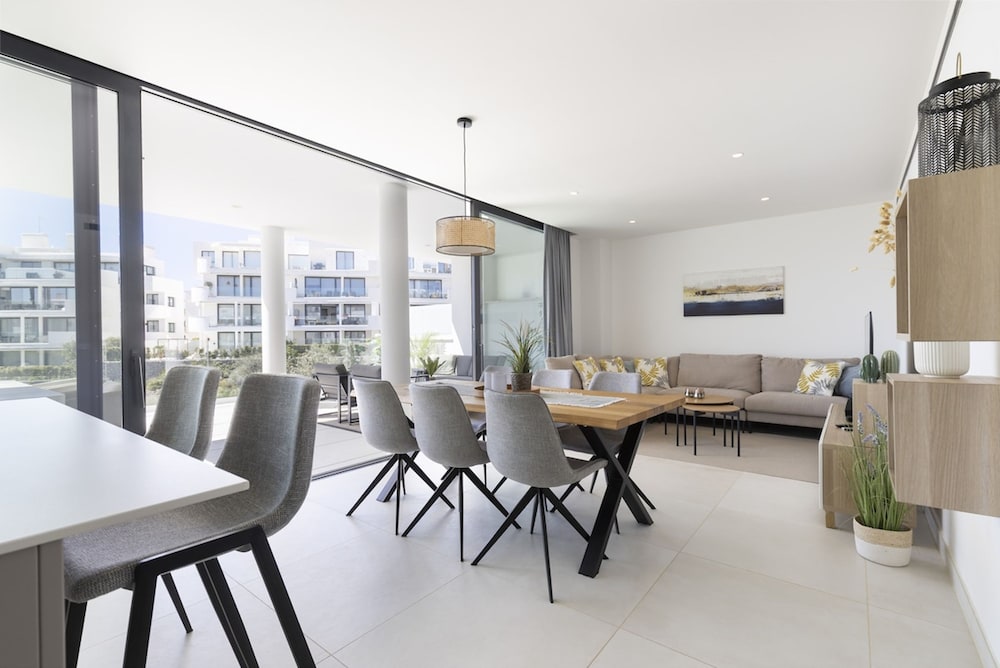 Stylish Apartment With Large Terrace in Higueron