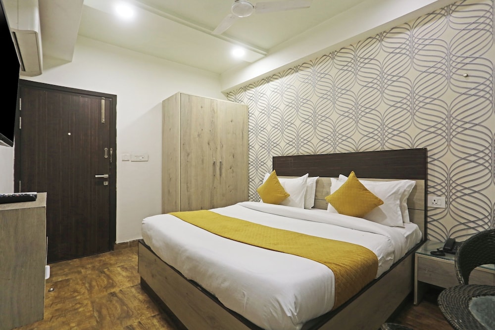 Hotel Aerostar Gold Near Yashobhoomi