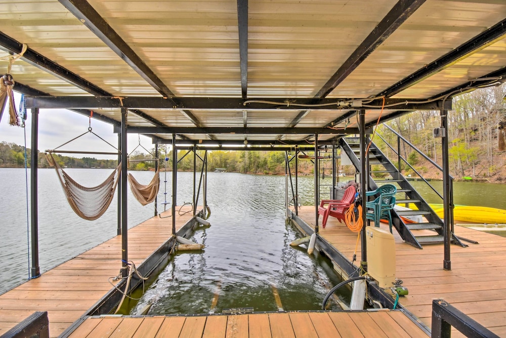 Lakefront Lavonia Cottage w/ 2-story Dock! - Property Image 5