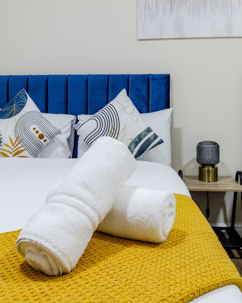 Comfy Apartments in Queensway