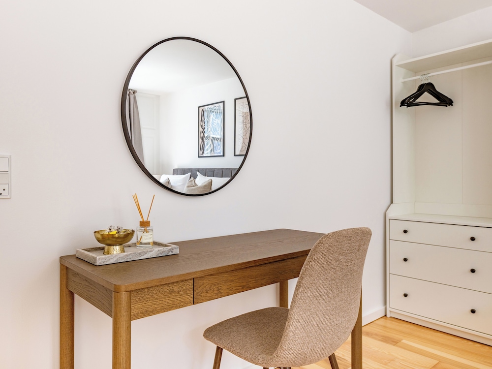 Sanders Regent - Bright 1 Bdr Apt