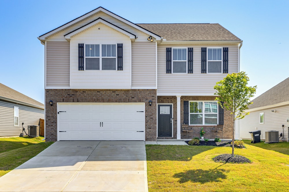 Pool Access, 2 Mi to Main St: Fountain Inn Home!