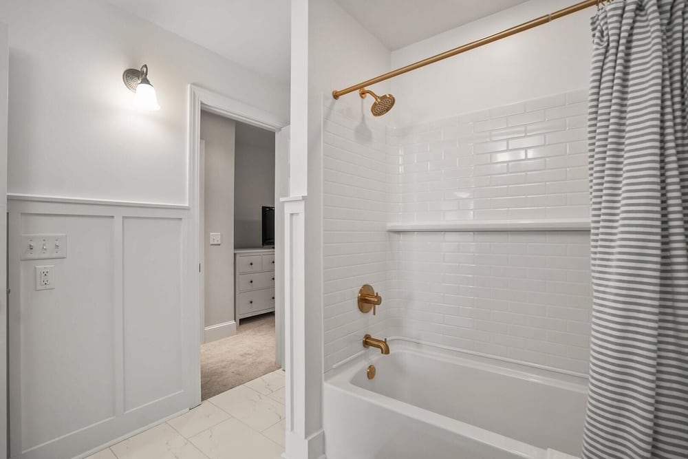 Spacious 7 Bedroom 5.5 Bath on Ocean Creek Golf Course!