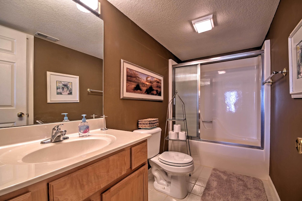 Luxe Lakeside Regatta Bay Getaway w/ Pool Access!