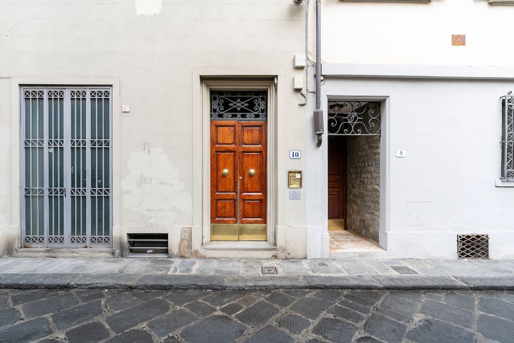 Laura 10 in Firenze With 1 Bedrooms and 1 Bathrooms