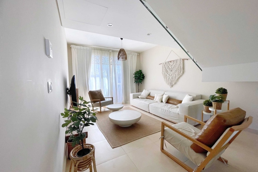 Xuru Stays I Roomy & Relaxed 1bdr @ Mangroovy Free Beach & Pool
