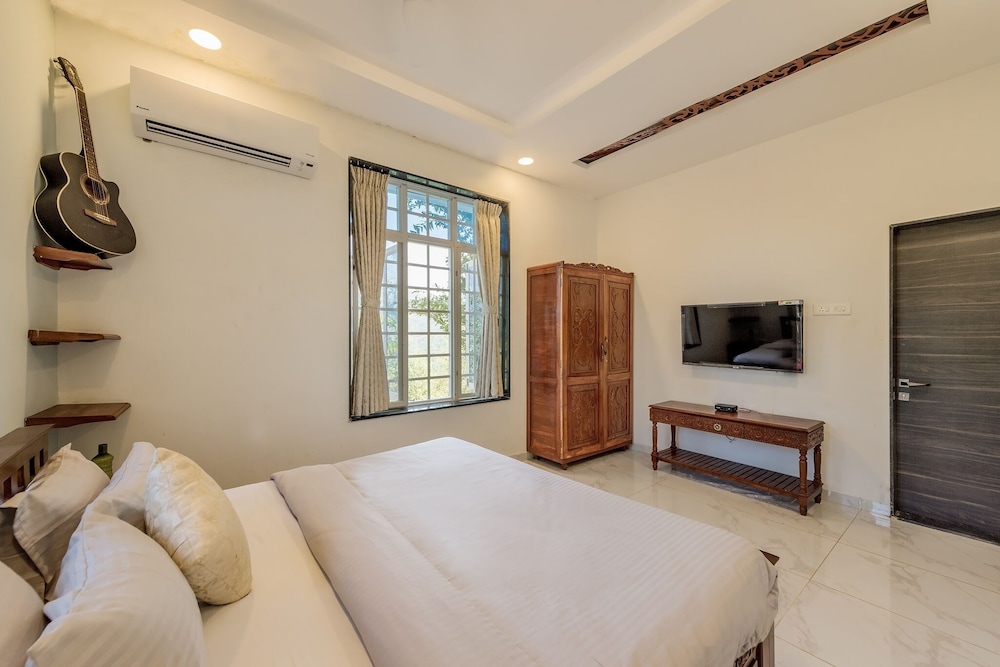 CosmicStays Ekantam - Mountain View Villa near Pune