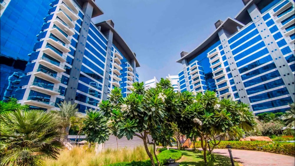 Modish Palm 3BR w Private Balcony Beach Access
