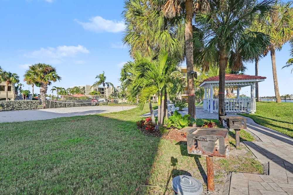 Land's End 11-302 Beach Front - Premier