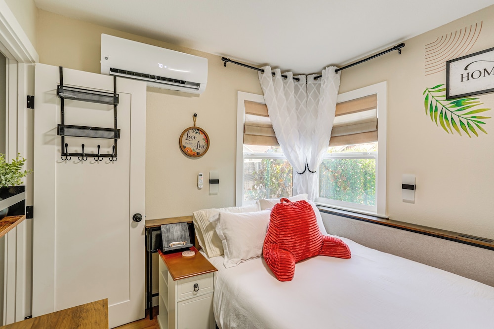 Walkable & Bright Bungalow in Dtwn Redding!