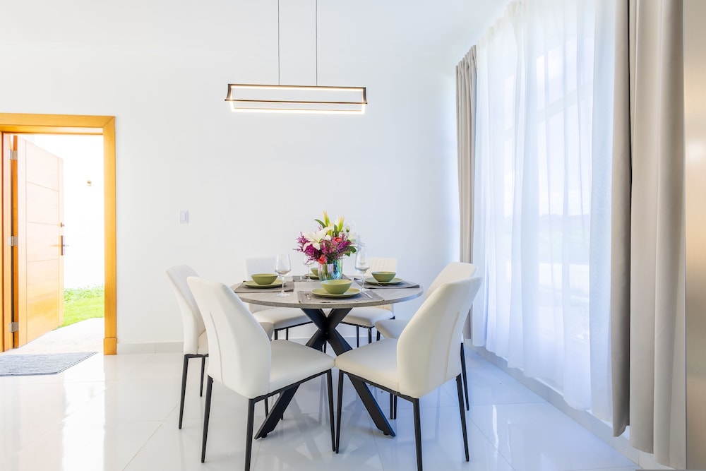 New Modern 2-lvl Punta Cana Villa in Gated Community With Private Pool Rooftop Jacuzzi
