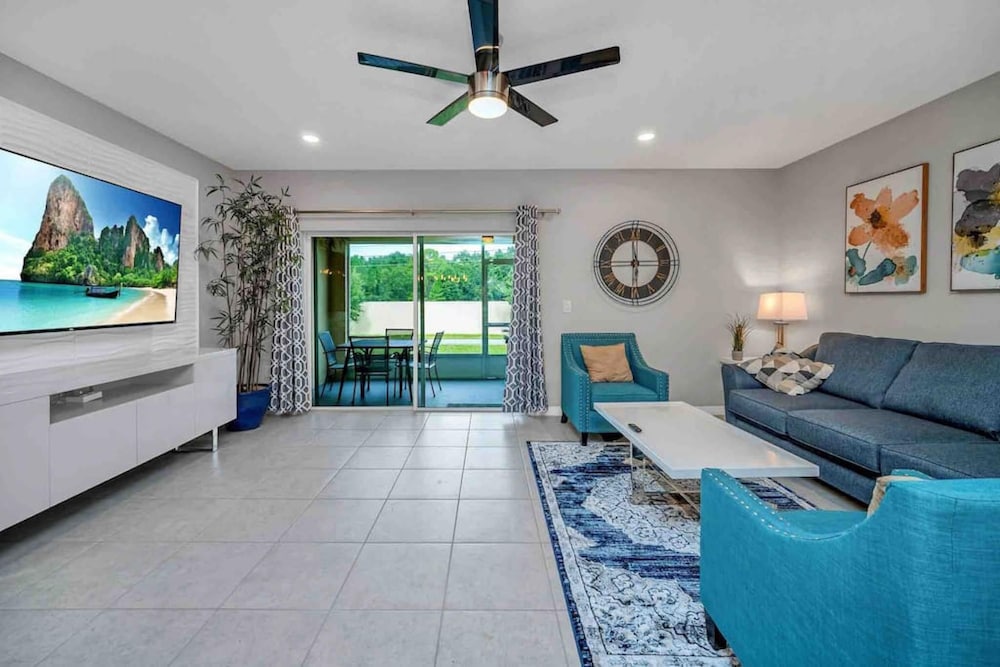 Super Boho Chic Stylish Blend Near Disney