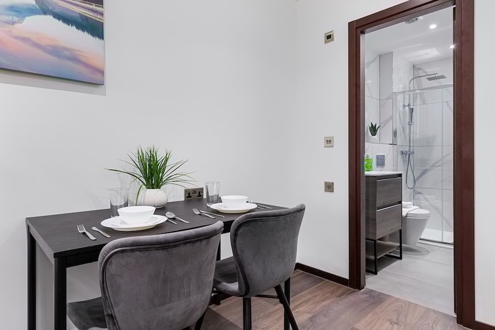 Bright Studio Retreat in Golders Green