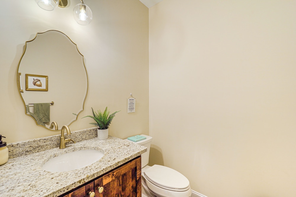 Gated Community w/ Perks: North Carolina Hideaway