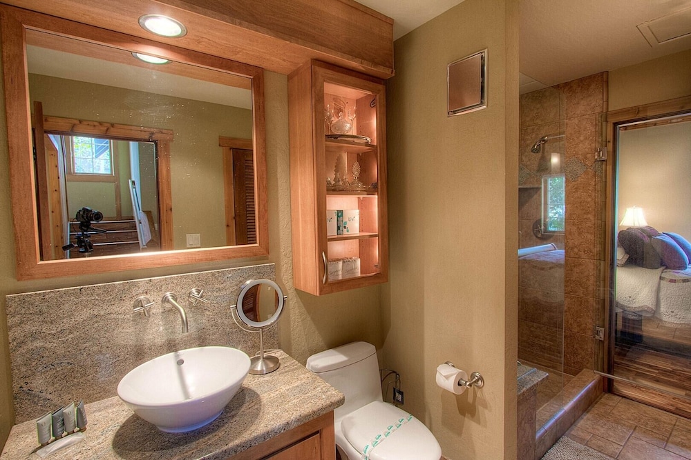 Lake Tahoe Vacations - Third Creek Comfort 2 Bedroom Townhouse by RedAwning - Property Image 2