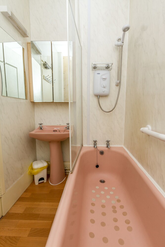 Lynton Apartments