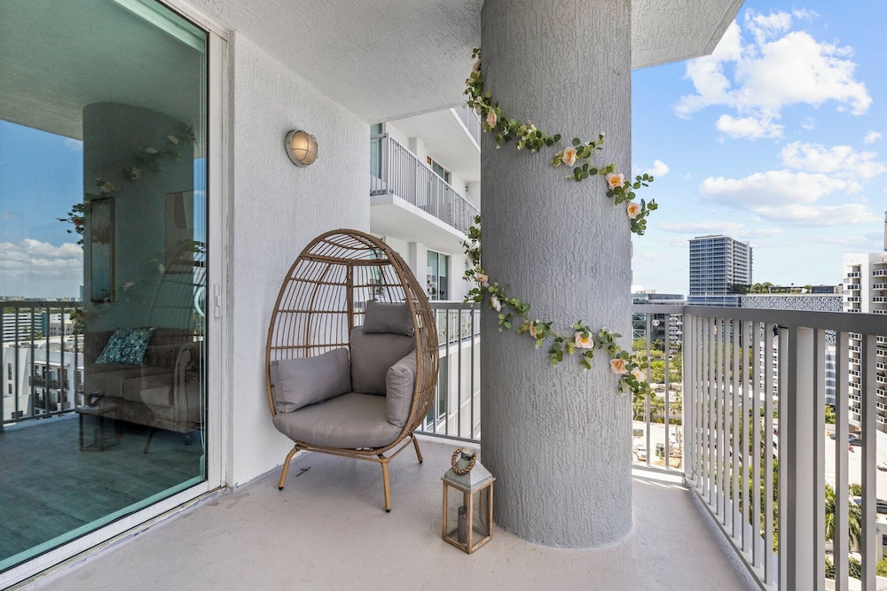 2Br2Ba Next To Jackson Memorial Hospital