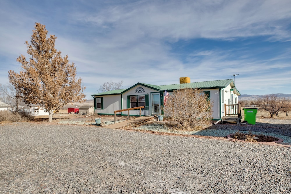 Hot Tub & Screened Patio: Getaway in Montrose!