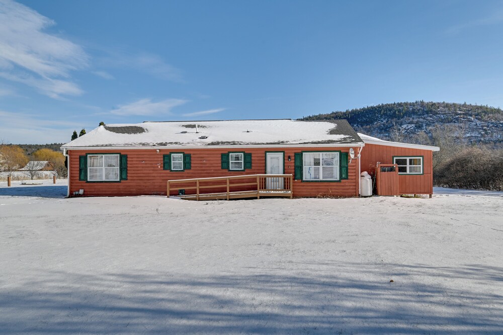 Waterfront Lake George Retreat w/ Shared Dock