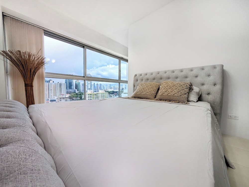 YC 1701l Apartamento 2 BDR Av Balboa