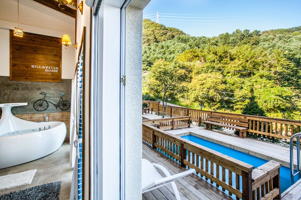 Hill & Falls House