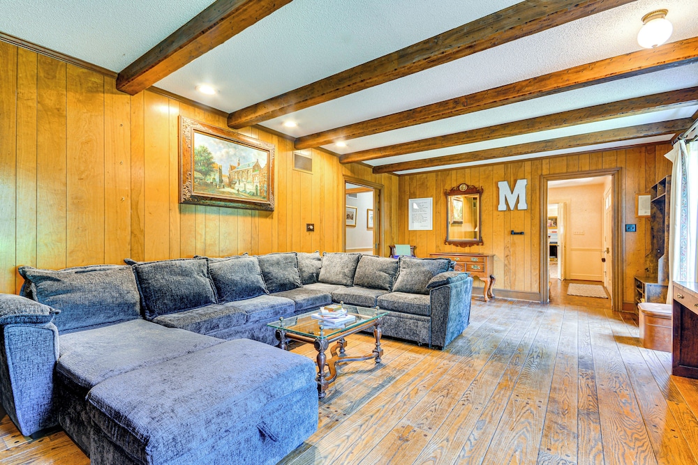 2 Mi to Main St Thomasville: Family Home w/ Games