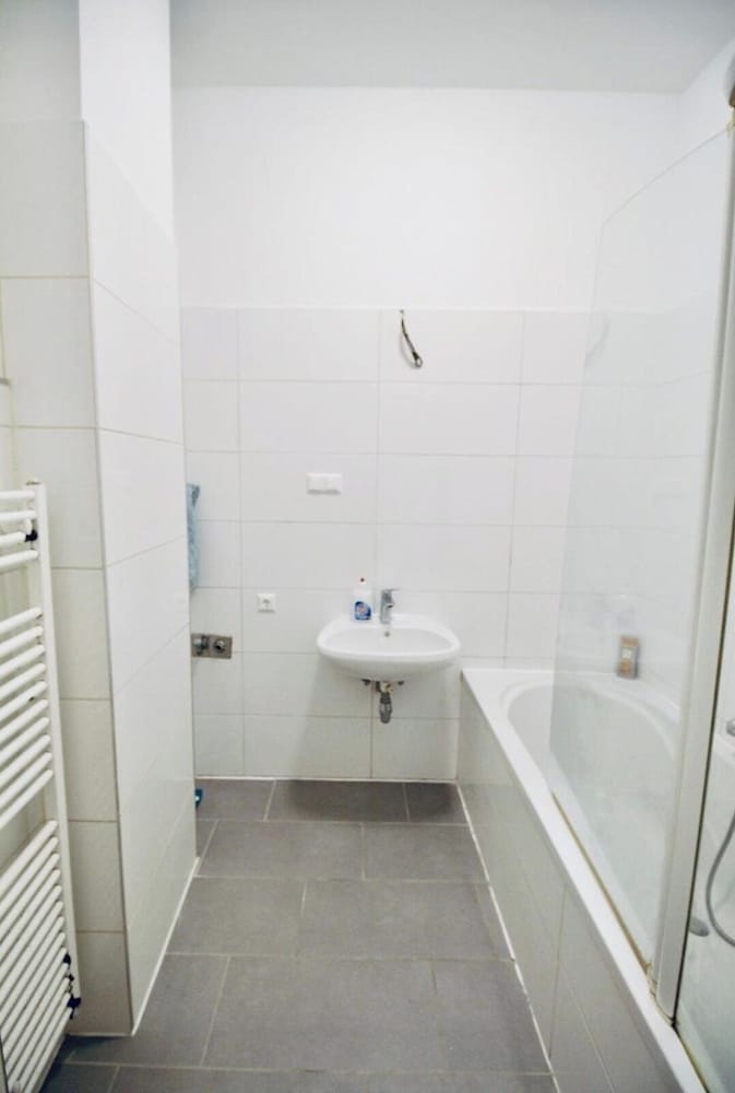 Cozy 3BR Apartment Near Augarten Park