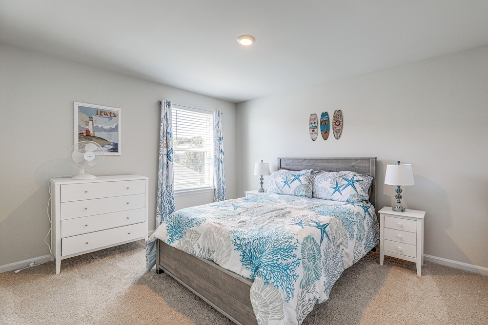 Game Room + Patio: Spacious Ocean View Home