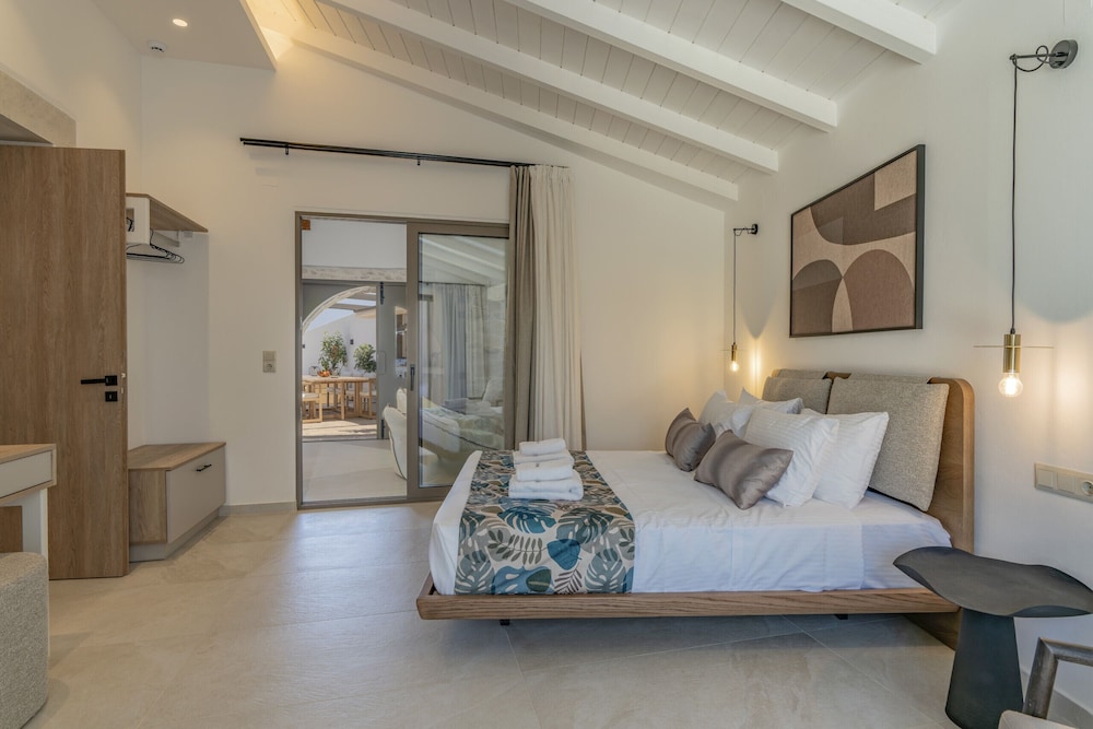 Luxury Villa Maximus - With Private Heated Pool