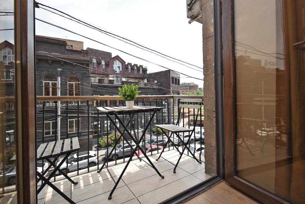 Apartment with balcony on Nalbandyan