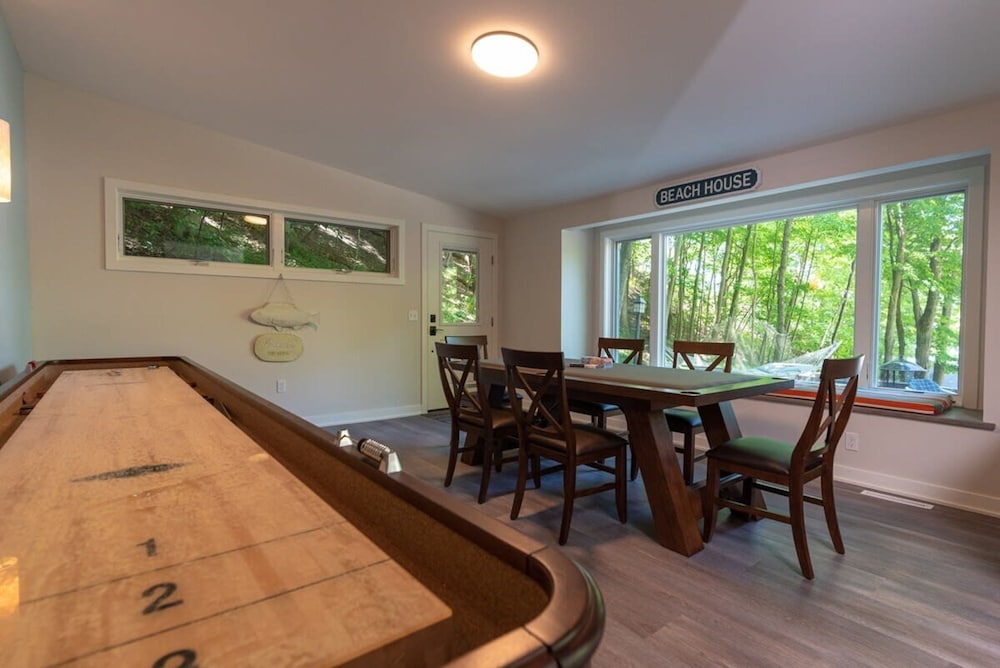 Beach View Cottage - On the Lake