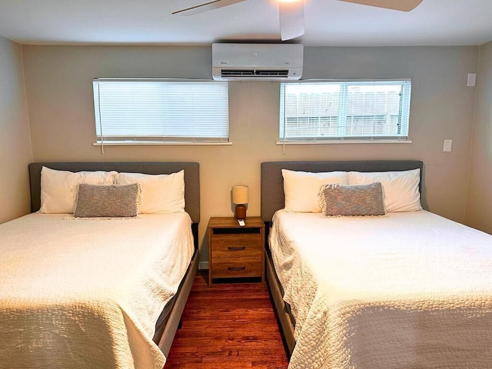 Stylish 1BR Urban Retreat