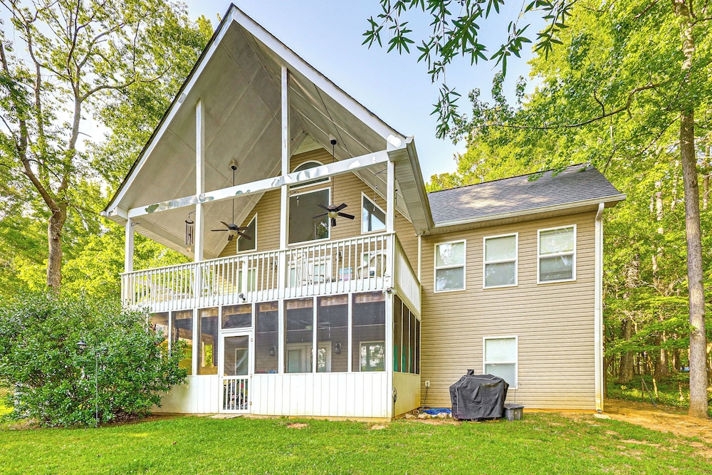 Remote Escape: Lake Home w/ Dock in Sparta!