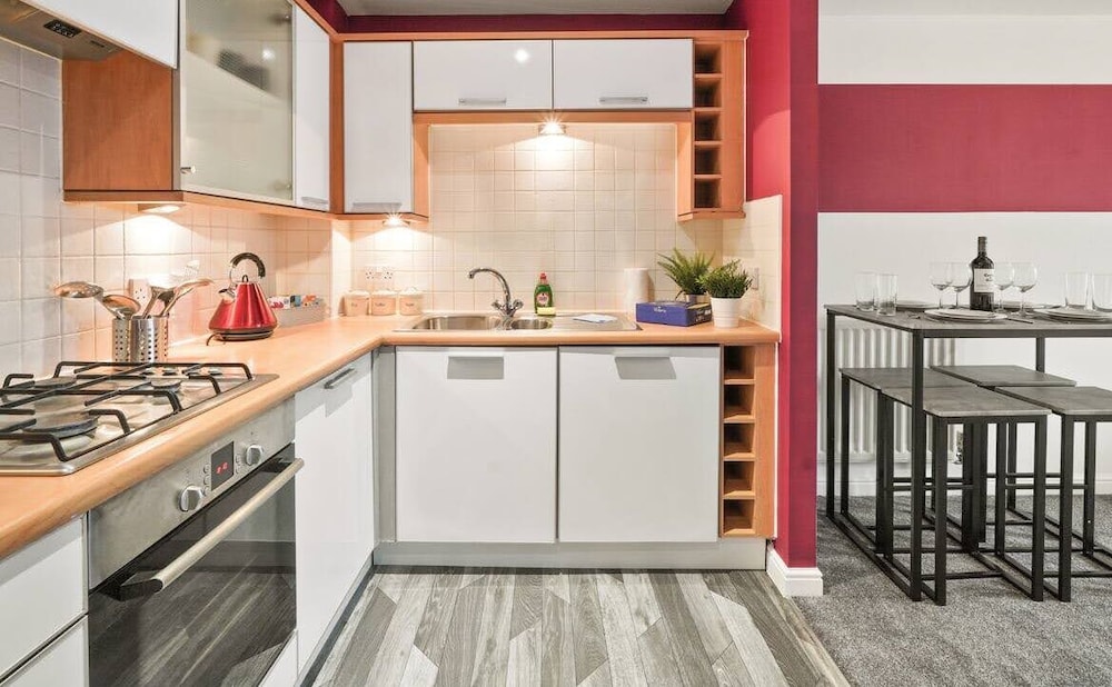 25 Off Weekly Contractor & Family Apt view 5