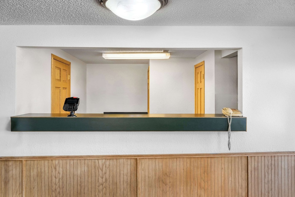 Econo Lodge Miles City I-94 view 2