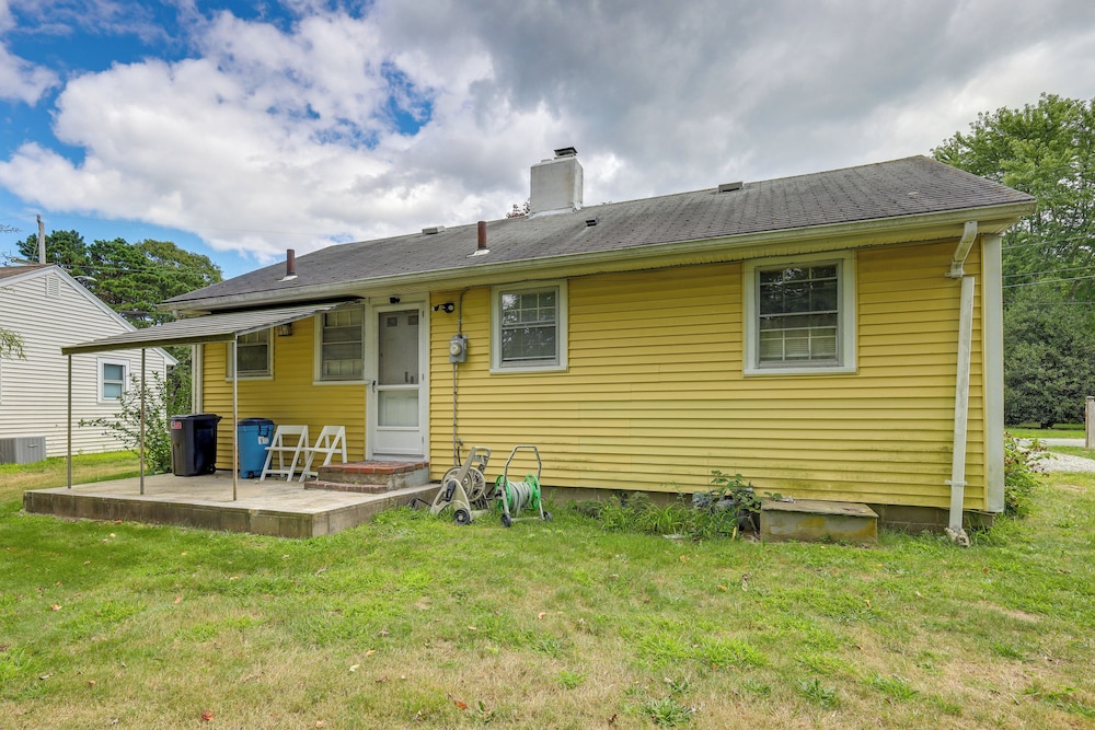 Cozy Cape Cod Cottage < 2 Mi to Beach!